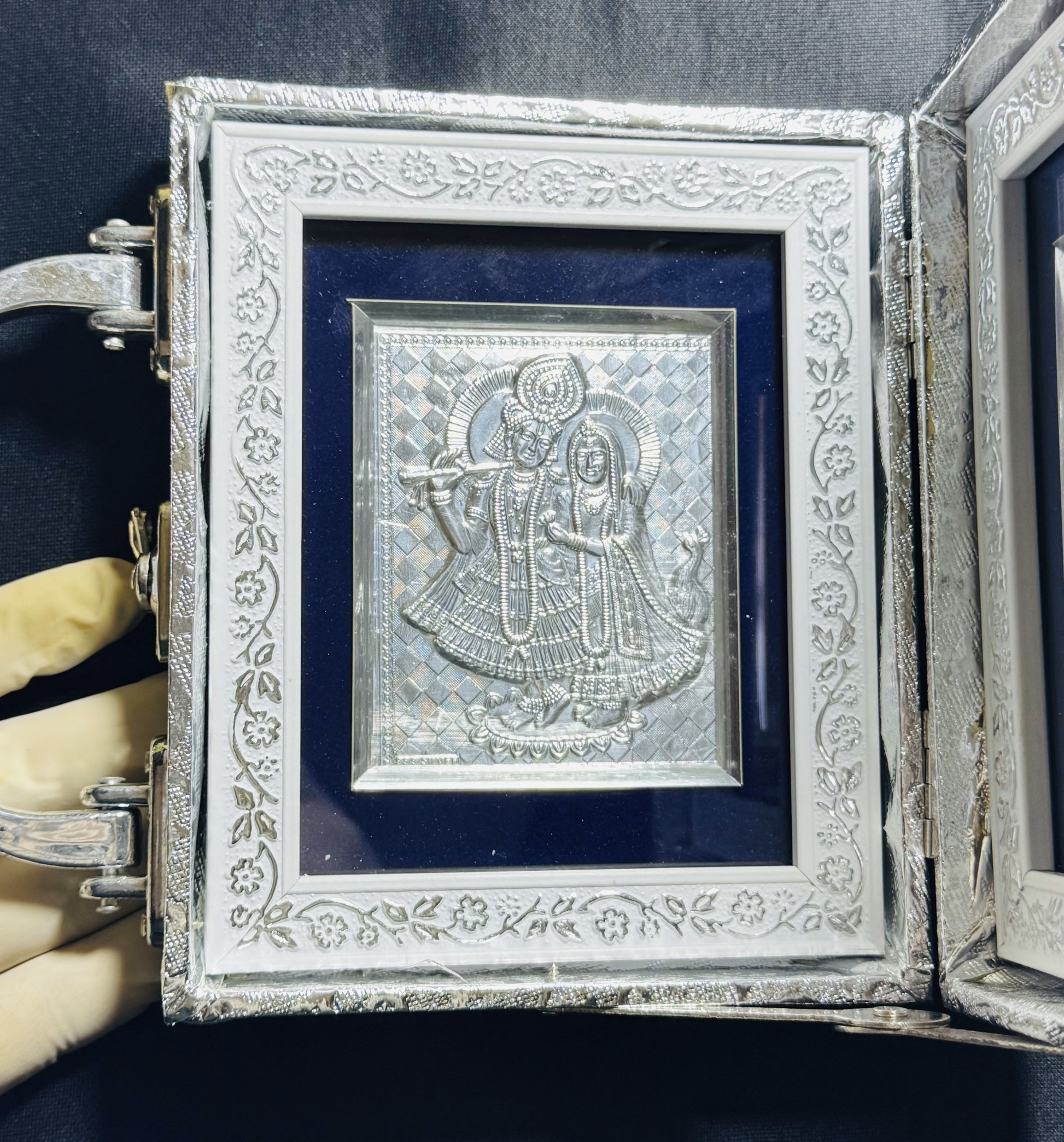 999 Silver Divine Darshan Sandook – Krishna & Radha Frame Set